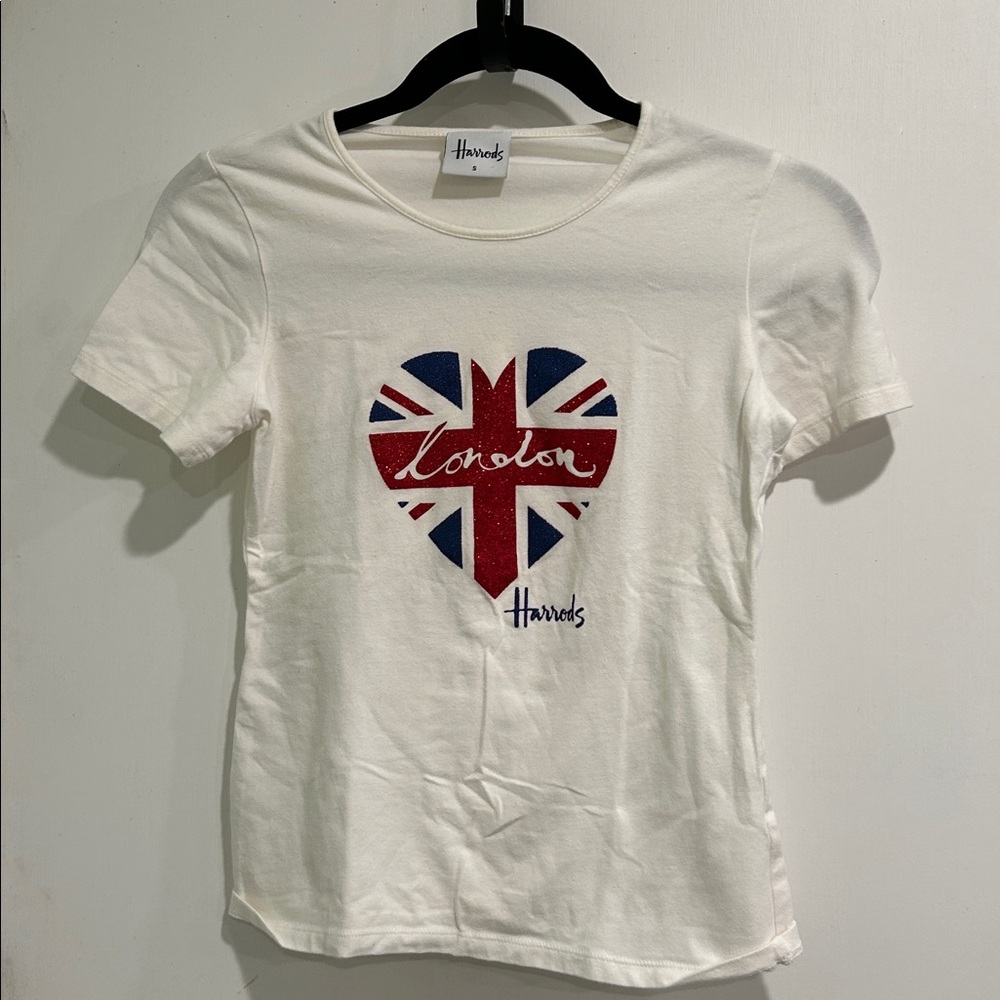 Harrods T-shirt white  short sleeve S with London Hart in glider
